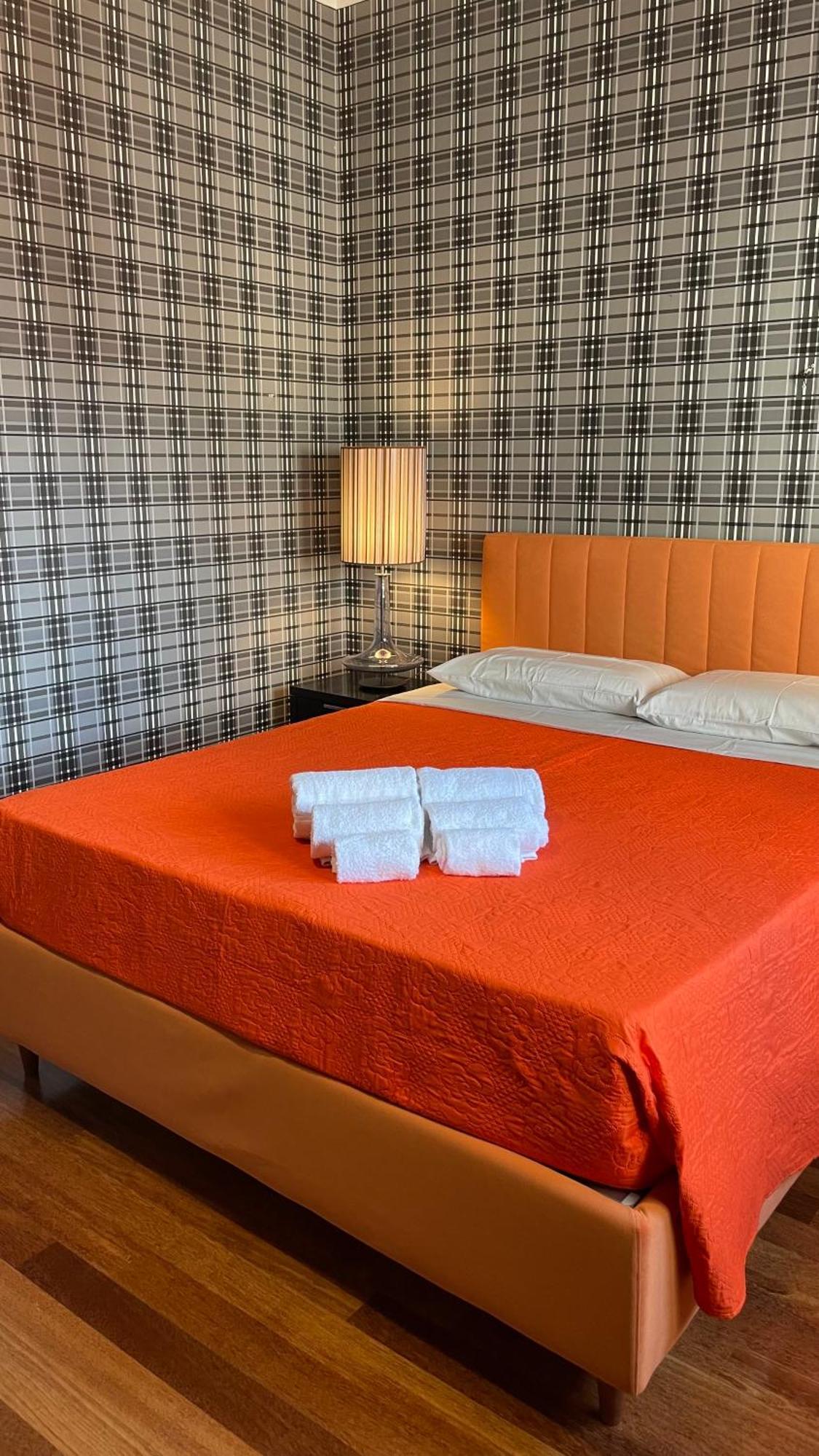 Leonardo Rooms Avellino Bagian luar foto